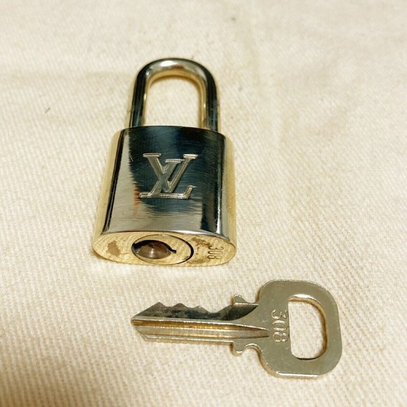 LOUIS VUITTON LV 10 SET PADLOCK KEY BAG CHARM CADENA GOLD PLATED - Picture 5 of 8